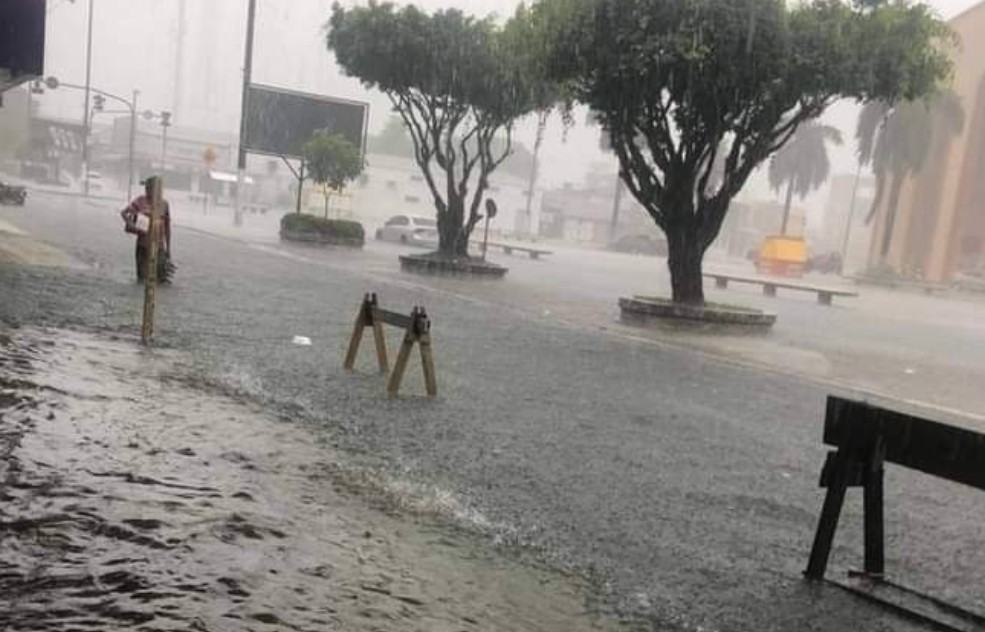 Parintins e outros dois municípios recebem alerta de temporal para hoje 