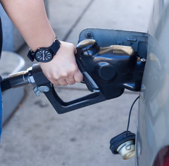 Petrobras anuncia redução de 5% no preço da gasolina