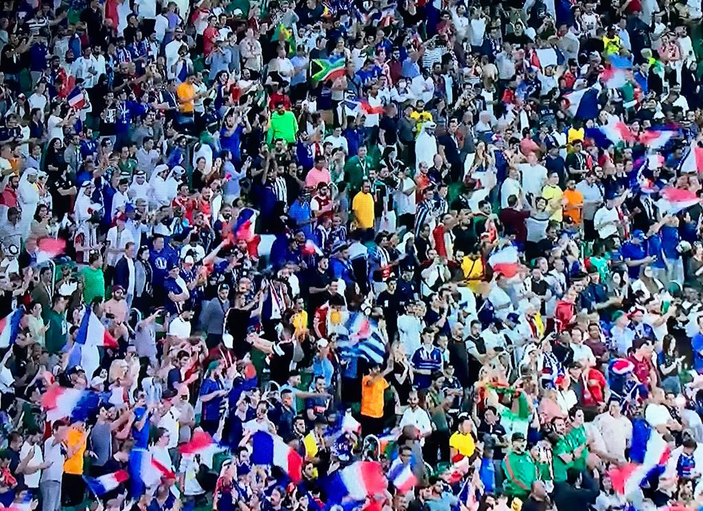 Mbappé marca dois gols e França está nas quartas da Copa do Mundo