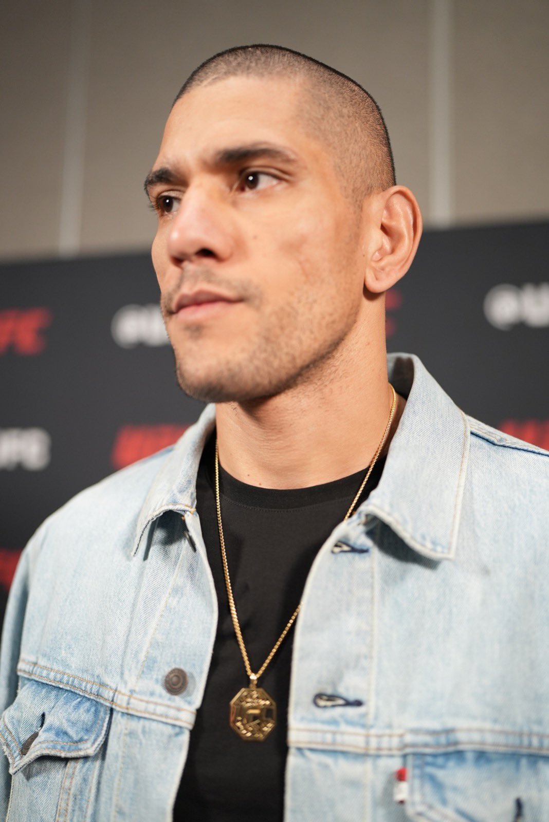 Alex Poatan e Jiri Prochazka se desentendem em coletiva do UFC 303