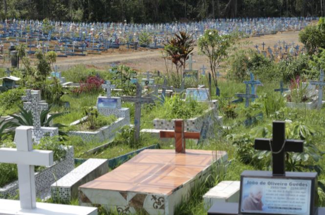 Manaus fez 29 enterros nesta terça-feira