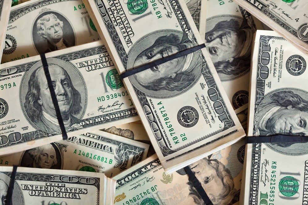 Dólar bate R$ 6,17 e preocupa governo brasileiro após manobra frustrada