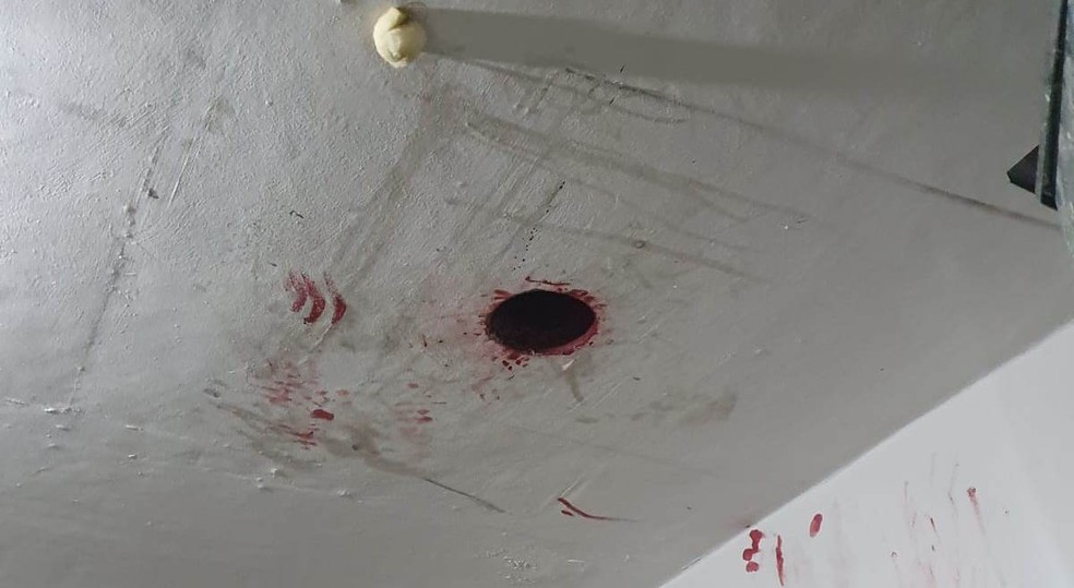 Ladrões furam laje de estacionamento e levam dinheiro de banco  