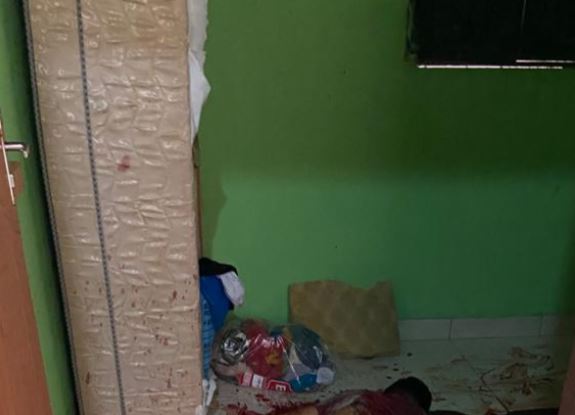 Mãe sai de casa e ao voltar encontra filho morto a facadas no Amazonas