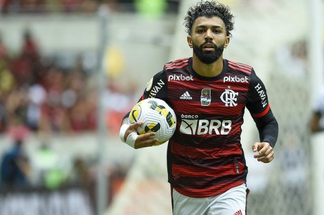 Gabigol tem atuação apagada como centroavante no Flamengo e aumenta seca de gols