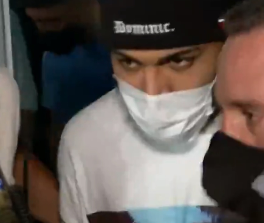 Gabigol tentou se esconder embaixo de mesa e foi arrogante com policiais