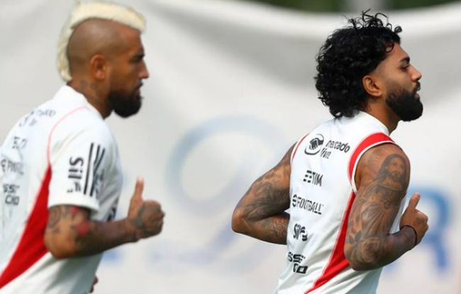 Gabigol treina com elenco do Fla após deixar Maracanã com dores nas costas