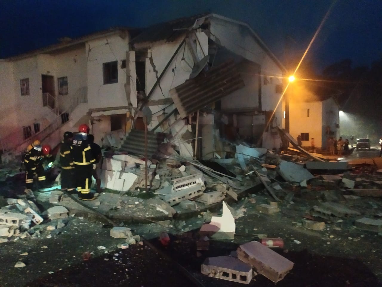 Explosão em condomínio de Manaus afetou 8 apartamentos, diz Defesa Civil