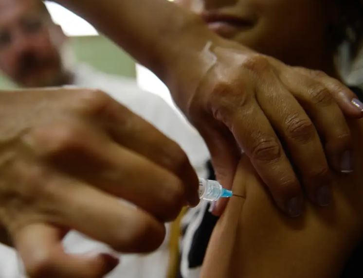 Novo plano para combater câncer de colo tem foco em rastreio e vacina