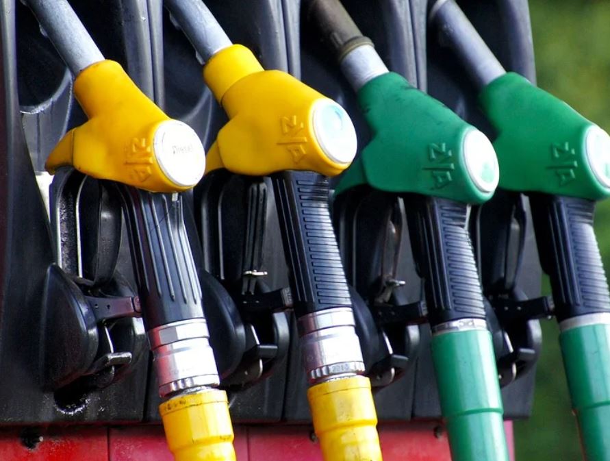 Petrobras anuncia nova redução no preço da gasolina para distribuidoras