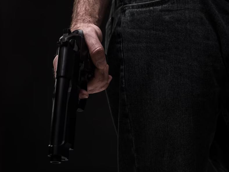 Homem morre ao ter vísceras dilaceradas a tiros em Manaus