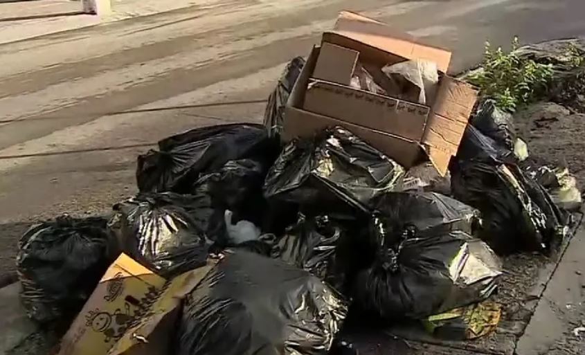 Casal perde R$ 20 mil ao jogar o dinheiro no lixo durante mudança 