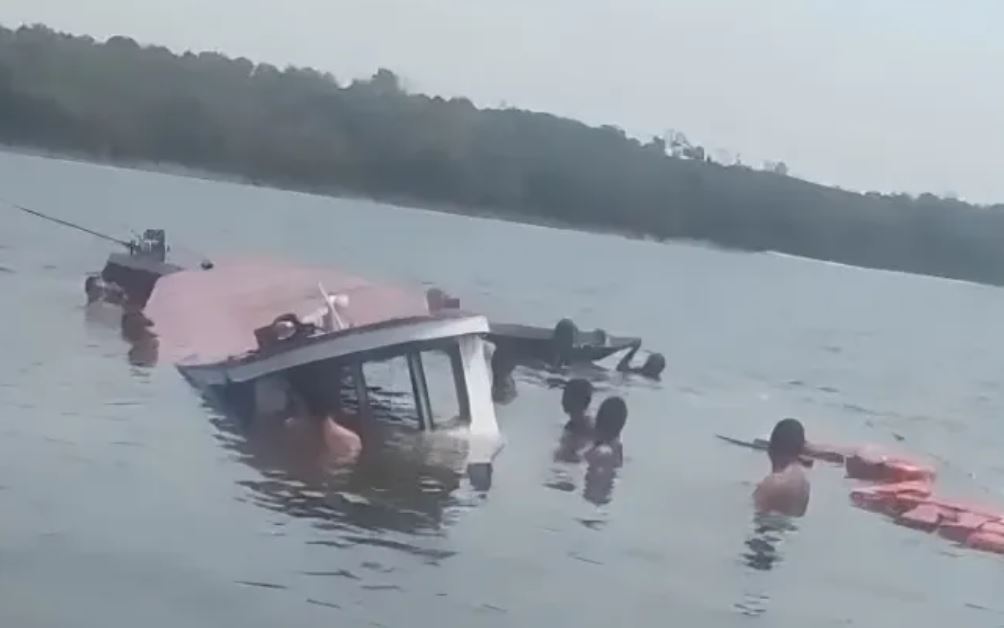 Barco com bebê e outras seis pessoas naufraga após acidente em Parintins