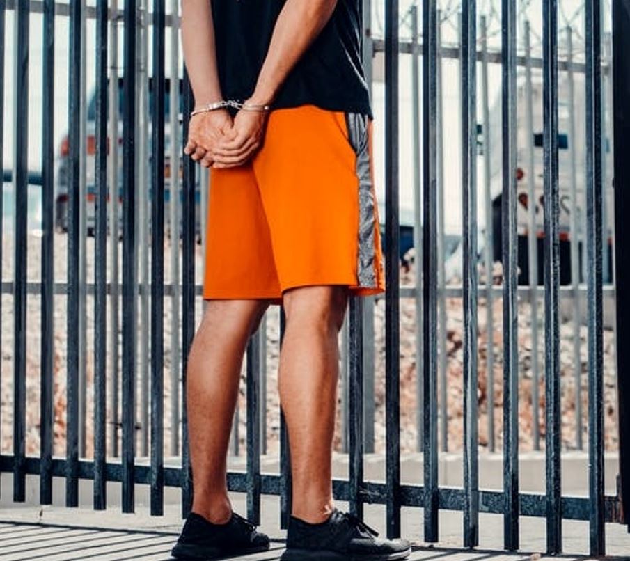 Homem é preso com 16 celulares após assalto a ônibus em Manaus