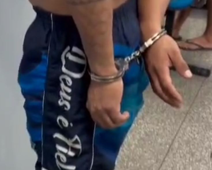 Homem é preso ao ser flagrado com arma no Colônia Terra Nova