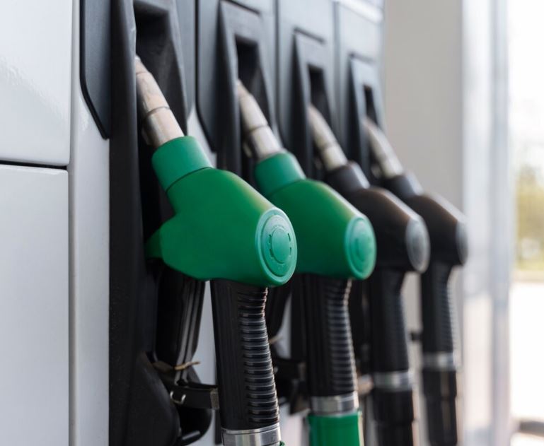 Diesel fica mais barato a partir desta sexta-feira em todo o país 