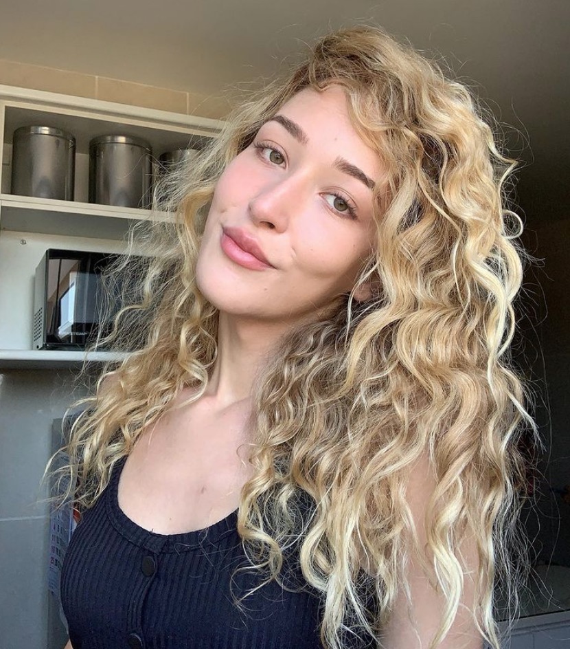 Sobrinha de Roberta Close, atriz trans fala de estreia em Verdades Secretas