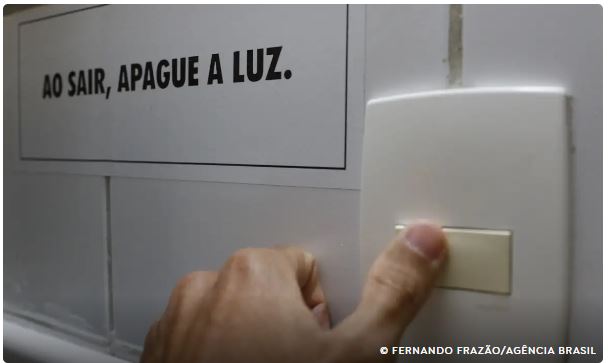 Aneel reduz para amarela bandeira tarifária de energia em novembro