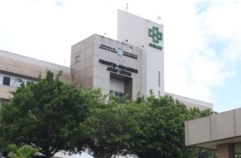 Mulher baleada enquanto bebia com irmão morre em Manaus