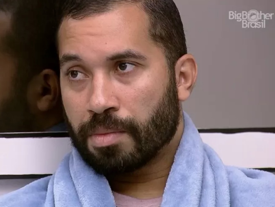 Informação externa? Gilberto alerta Sarah para não falarem mal de Juliette