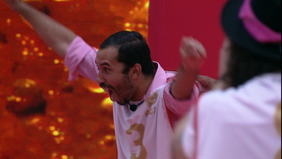 Do paredão à liderança, Gil é o novo líder do BBB21; veja vídeo