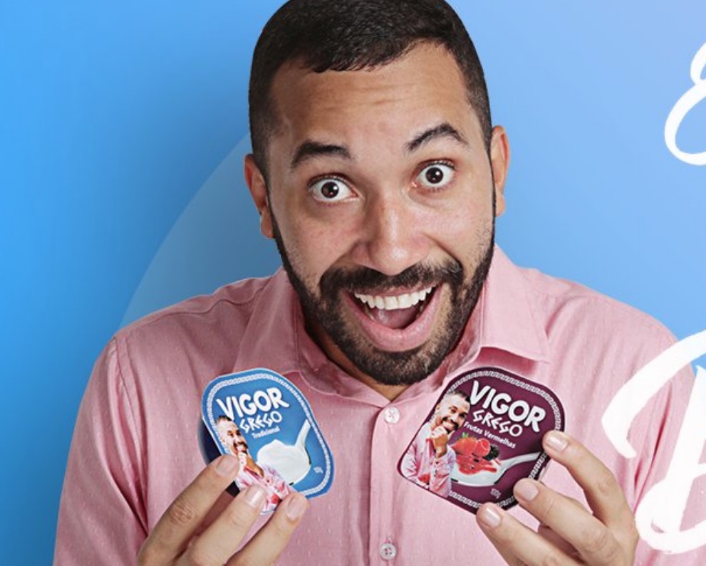 Gil vira Gil da Vigor com rosto estampado em iogurte após sucesso no BBB21