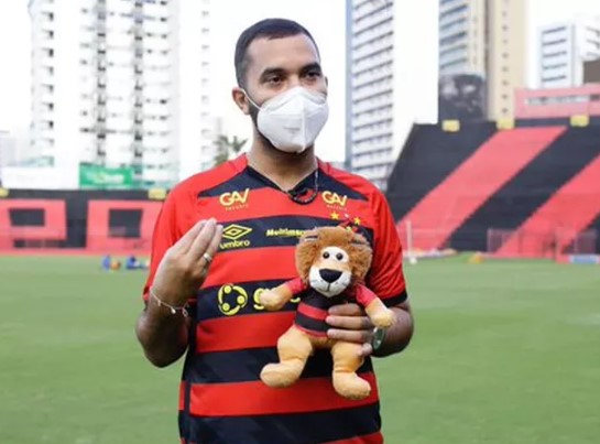 Gil do Vigor vira diretor do Sport um ano após sofrer homofobia no clube