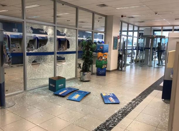 Cliente enfurecido quebra agência da Caixa após não conseguir sacar FGTS