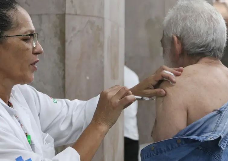 Saúde lança nova campanha de vacinação contra covid-19