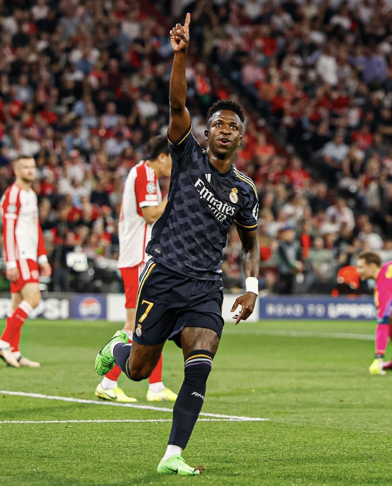 Vini Jr é único a marcar em todas as fases da Champions desde chegada ao Real