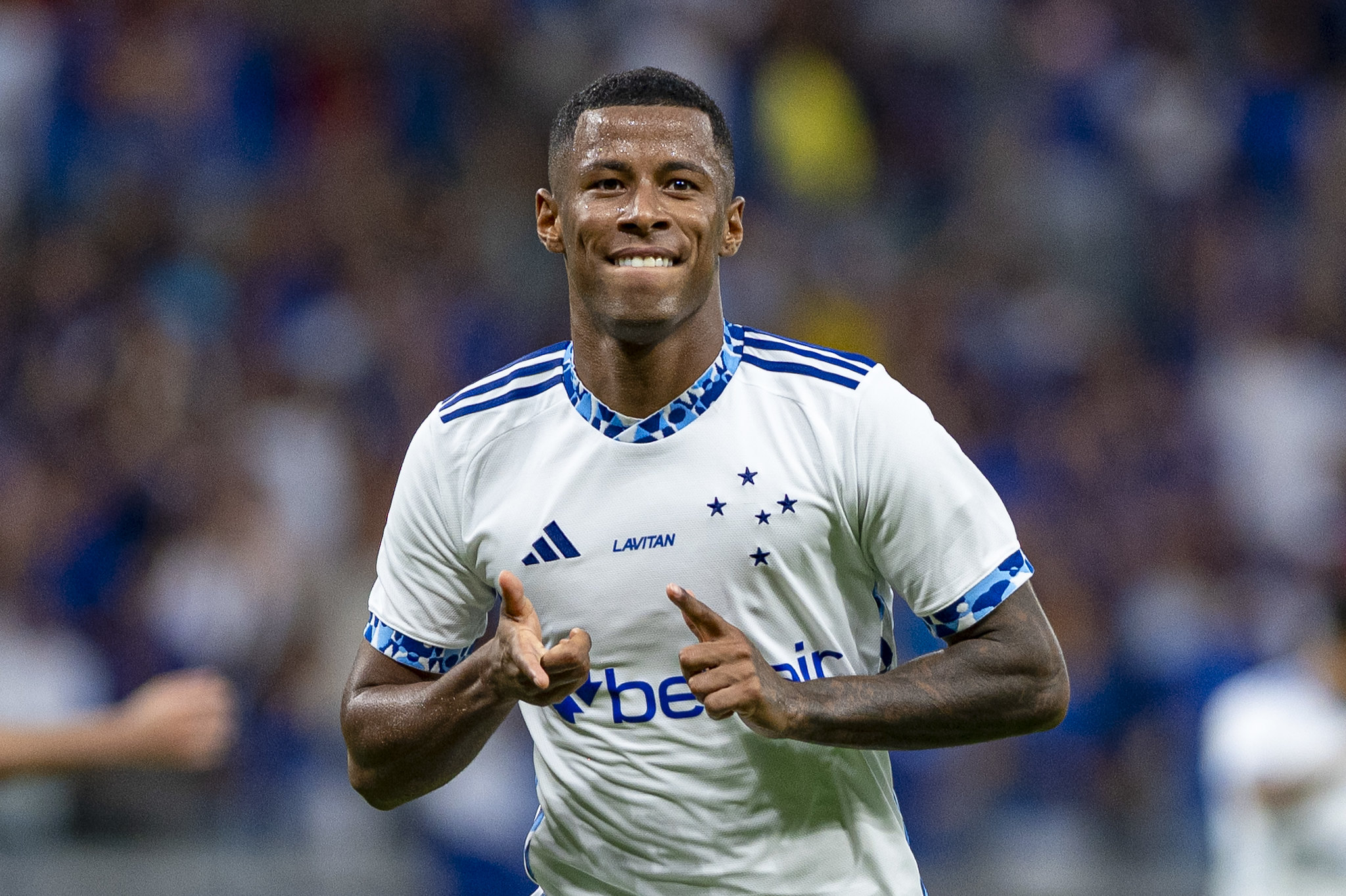 Brasileirão: Cruzeiro bate o Vitória no Mineirão