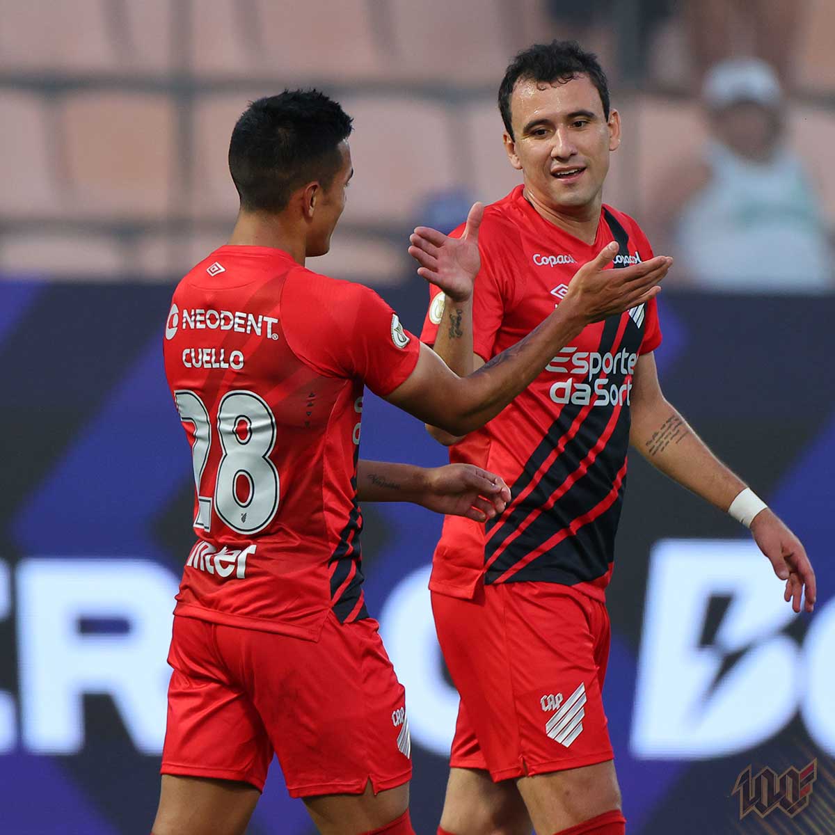 Veiga desperdiça pênalti e Palmeiras perde do Athletico-PR