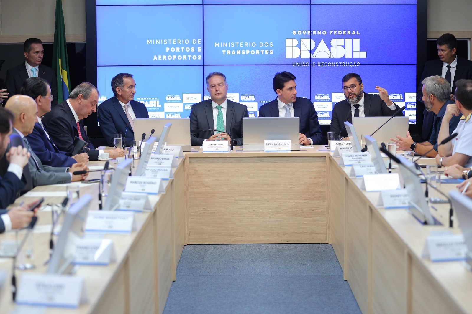 Governo Federal anuncia R$ 140 milhões para dragagem de rios no Amazonas 