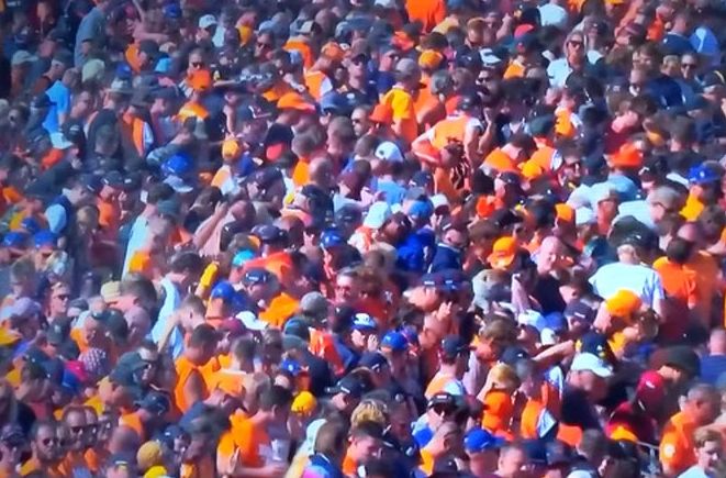 Empurrado pela torcida, Verstappen faz a pole em festa laranja na Holanda