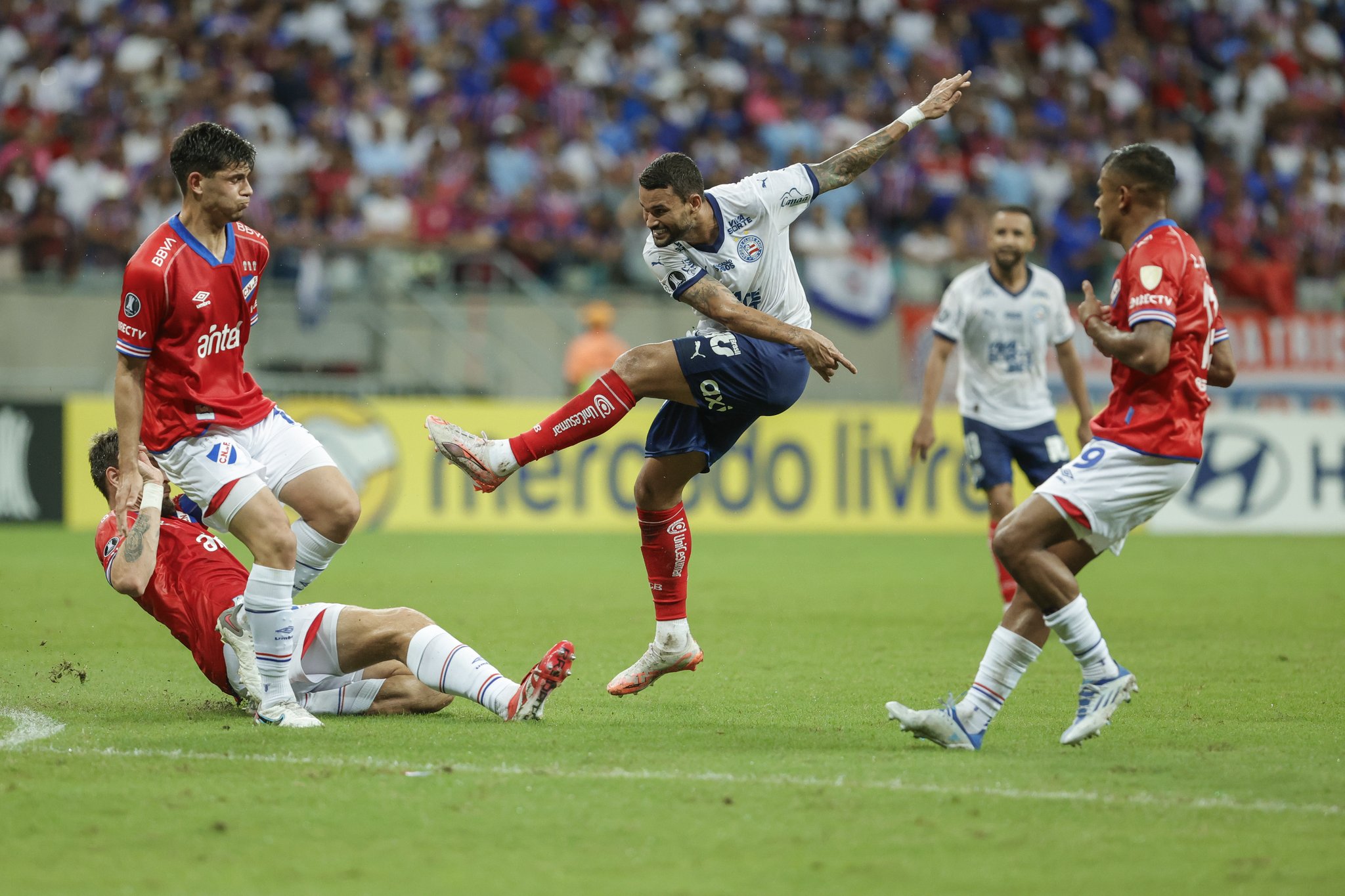 Bahia sofre virada do Nacional e perde a primeira na Libertadores em 2025