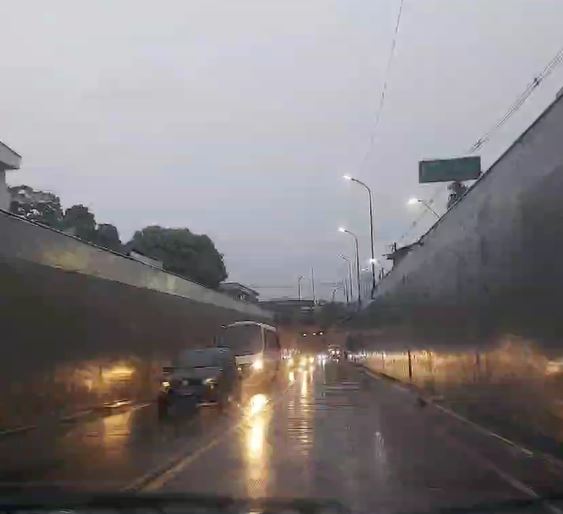 Veja lista de bairros mais afetados pela chuva torrencial em Manaus