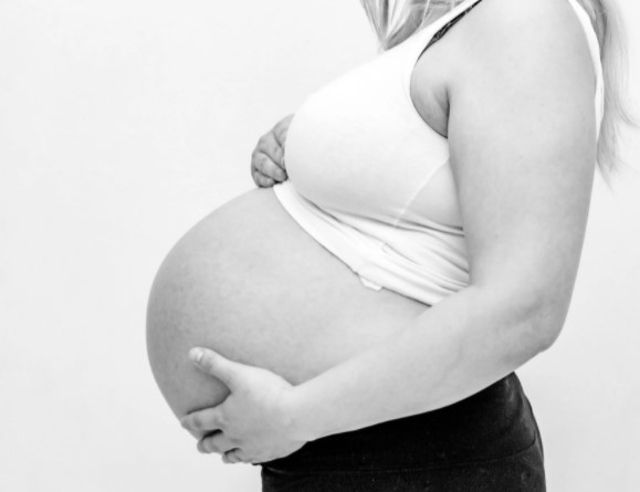 Gestantes têm risco aumentado para formação de pedras nos rins, diz estudo