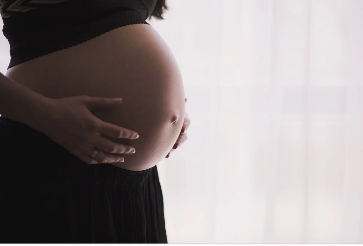 Ministério da Saúde inclui grávidas em vacinação após casos graves de covid