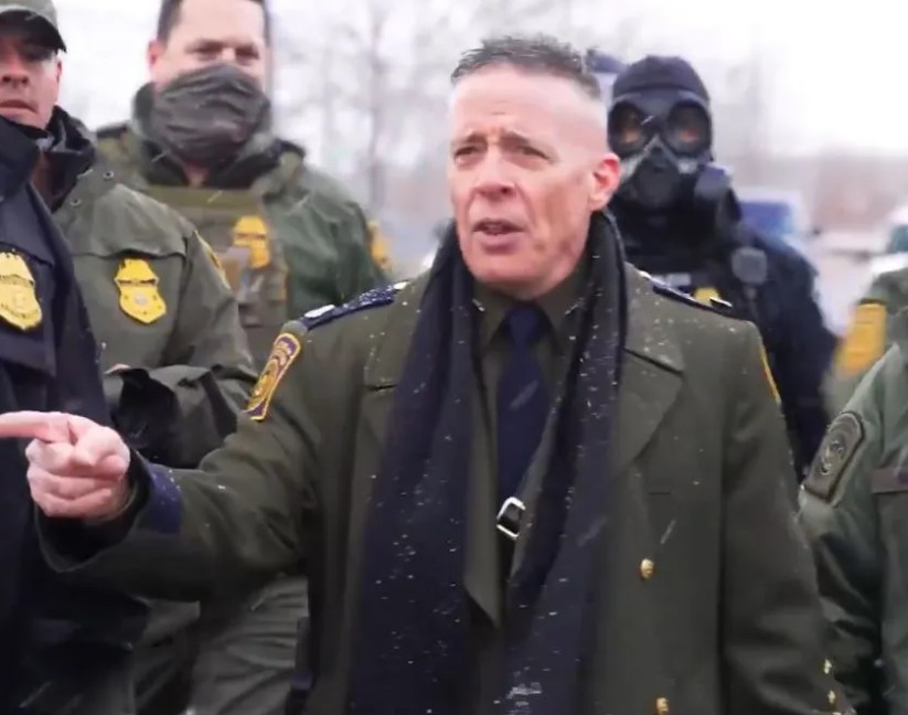 Chefe da Patrulha de Fronteira dos EUA é afastado após morte de enfermeiro