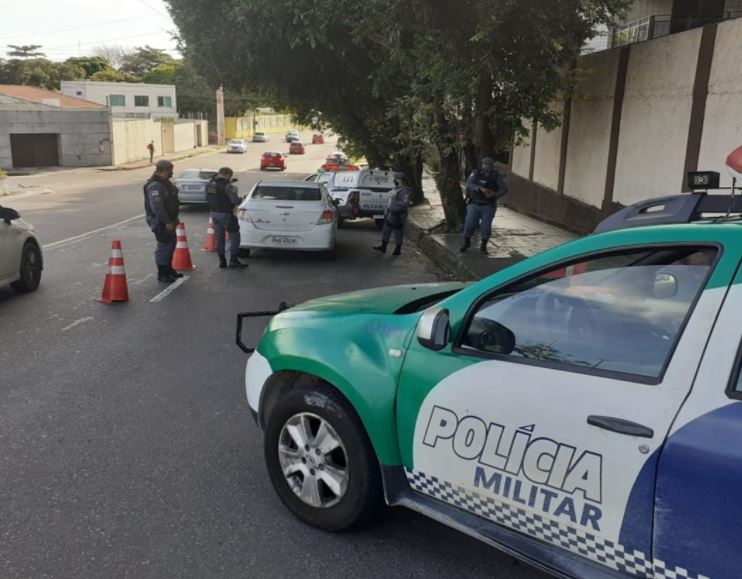 Grupo é preso enquanto passeava com arma e dois veículos roubados em Manaus
