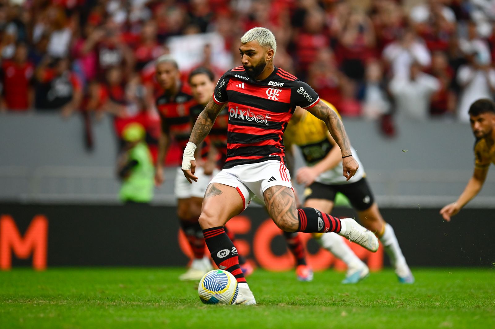 Gabigol ganha nova chance de brilhar no Flamengo após lesão de Pedro