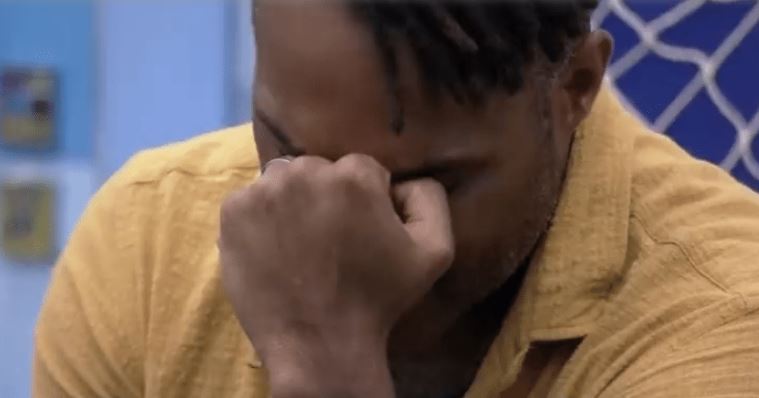 No paredão, Fred Nicácio chora por medo de ser eliminado de novo