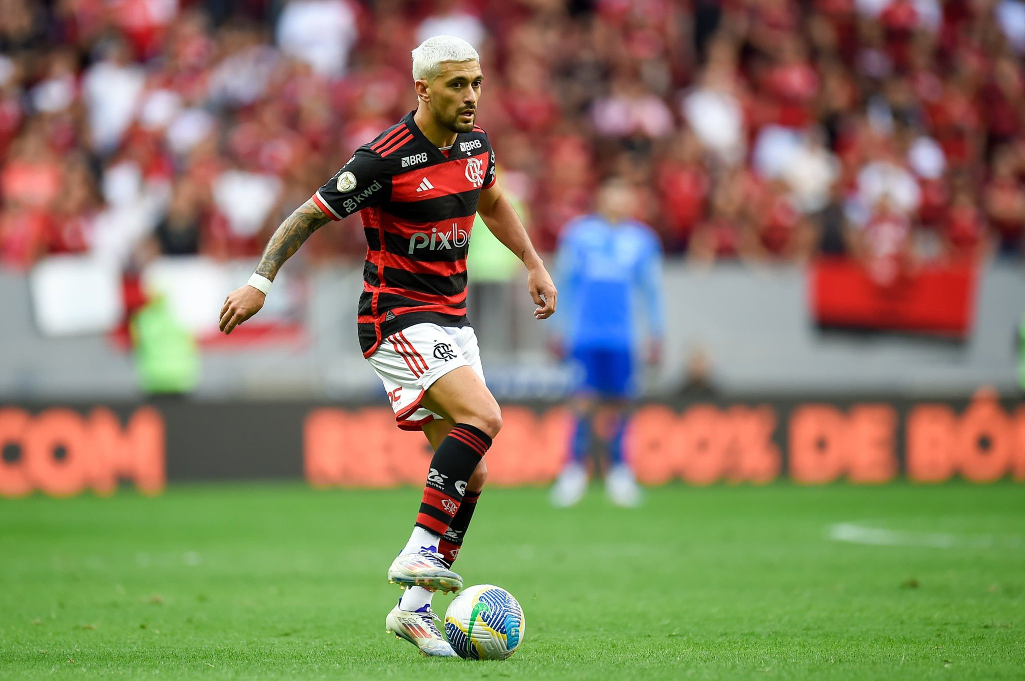 Arrascaeta tem lesão muscular confirmada e vira desfalque no Flamengo