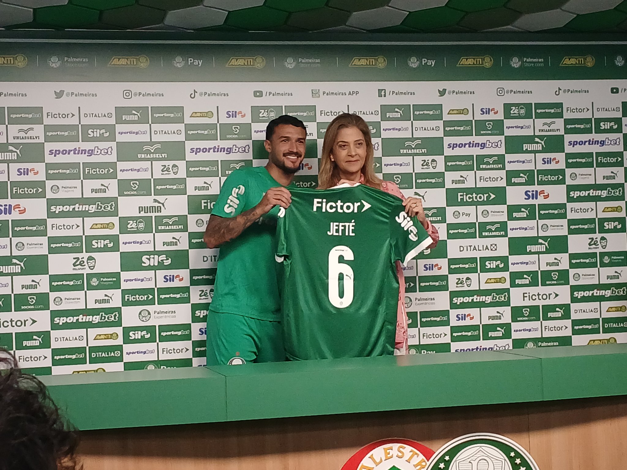 Leila Pereira desconversa sobre anúncio de Andreas Pereira pelo Palmeiras