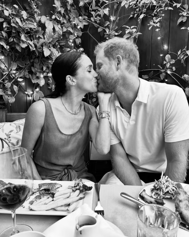 Meghan Markle posta foto romântica com Harry e comemora Valentine's Day