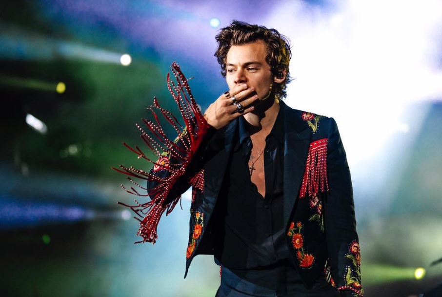 Harry Styles faz doação de US$ 1 milhão para prevenção contra armas de fogo