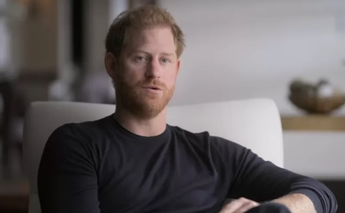 Príncipe Harry chorou de raiva após Rei Charles pedir casa de volta