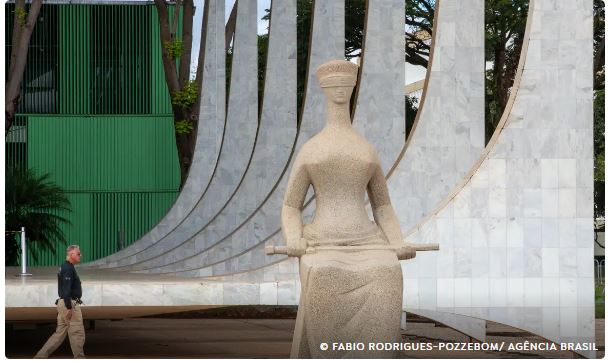 STF determina que livros com trechos homofóbicos saiam de circulação