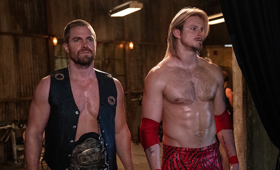 'Heels' ganha trailer com embate entre astros de 'Vikings' e 'Arrow'