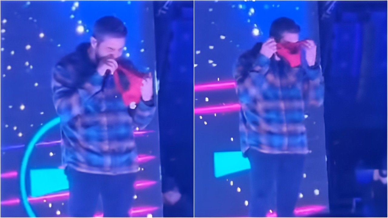 Henrique, da dupla com Juliano, cheira calcinha jogada no palco